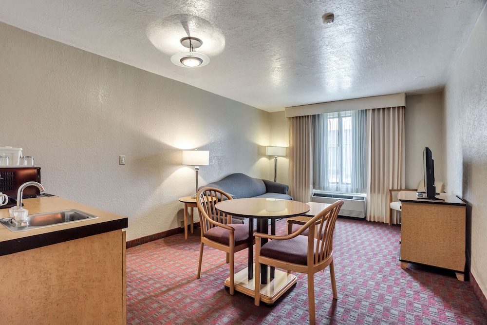 Clarion Inn Salt Lake City Airport 46/63