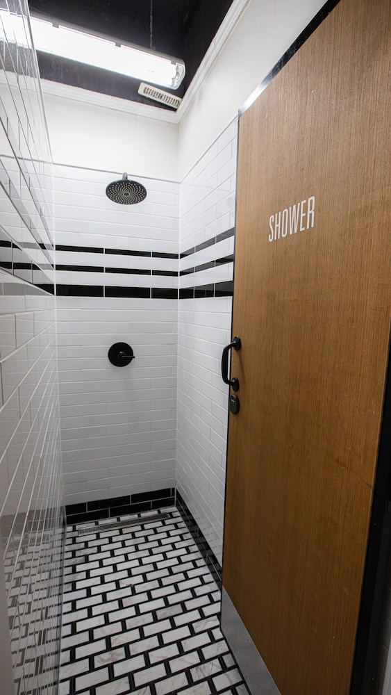 Cambie Downtown Hostel 8/27