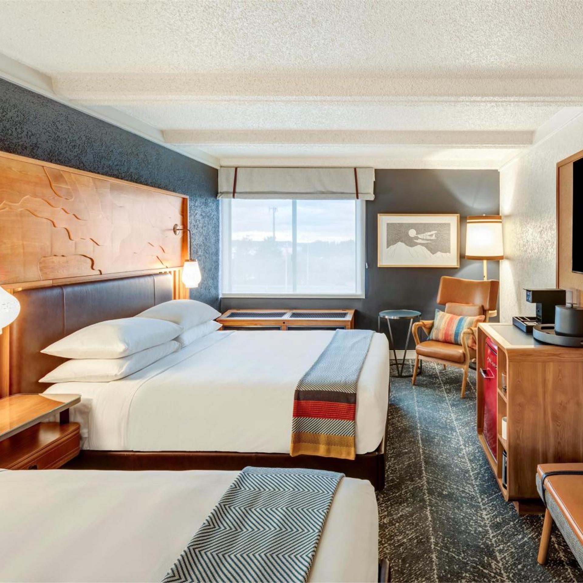 Room, King Bed, 2 Queen Beds, Port Side