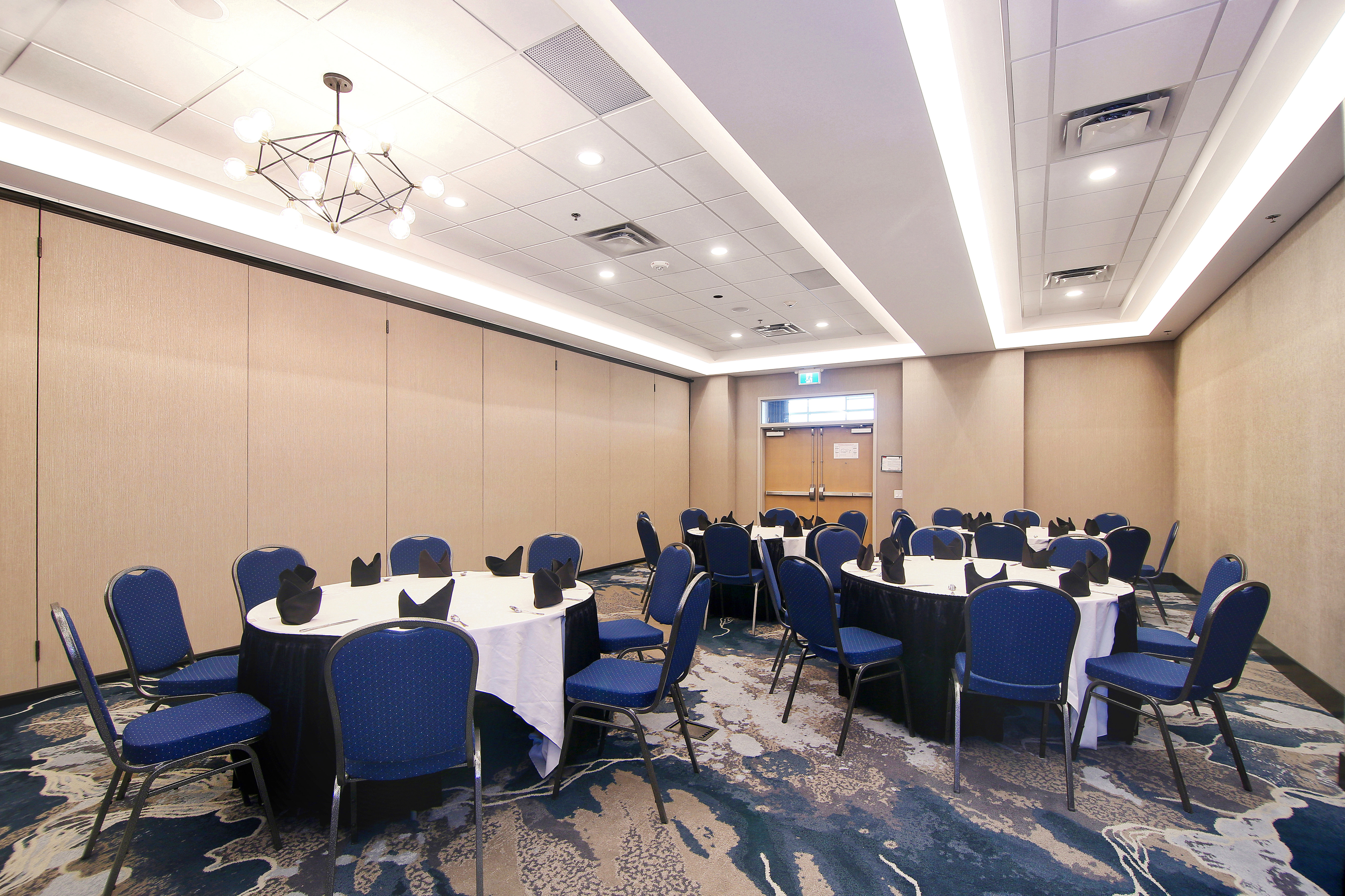 Holiday Inn & Suites Calgary Airport North 43/50