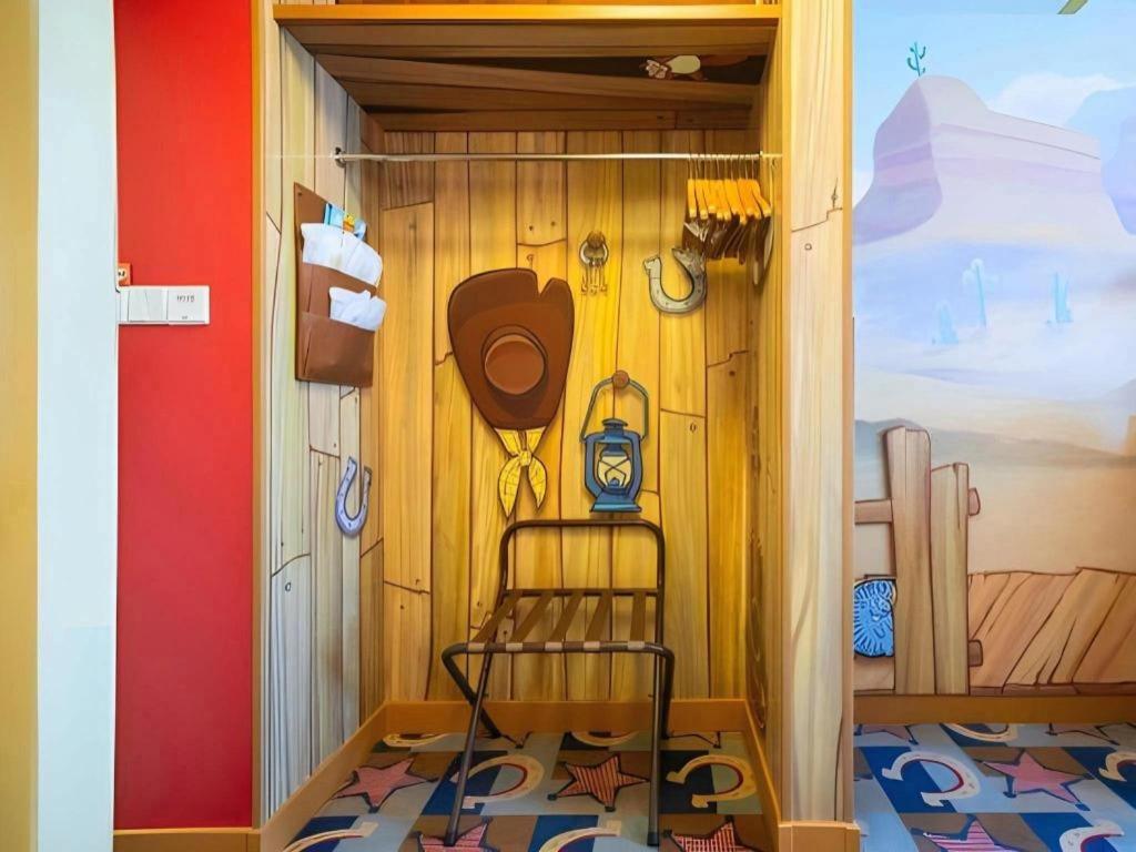 Toy Story Hotel 5/35