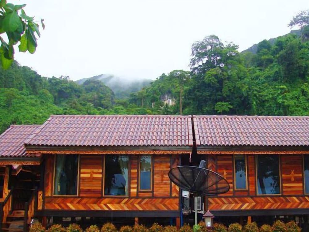 PHI PHI SAND SEA VIEW RESORT 4/57
