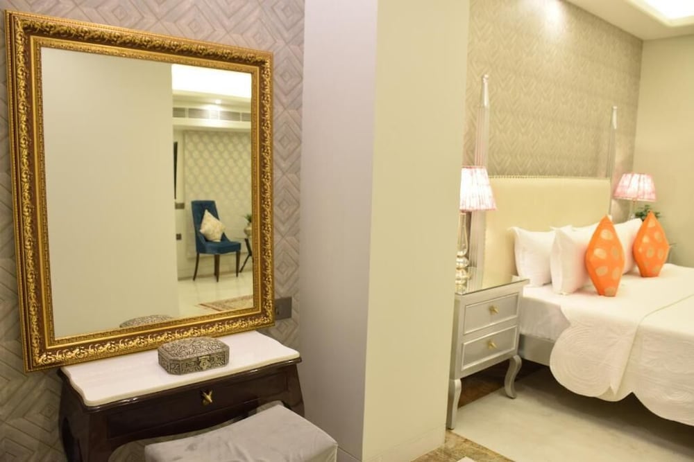 Dileep Kothi - A Royal Boutique Luxury Suites Jaipur 37/39