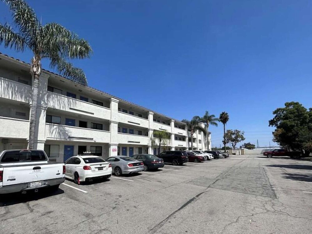 Studio6 Suites Bellflower, CA - Los Angeles 32/40