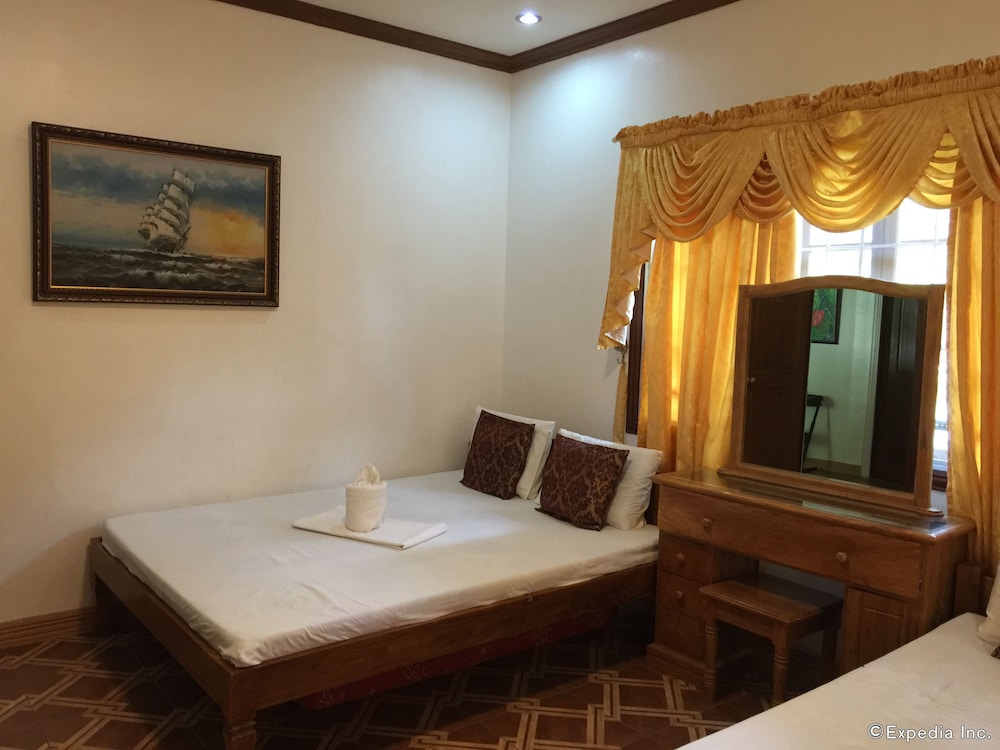 FAMILY, SINGLE, 2 DOUBLE BEDS