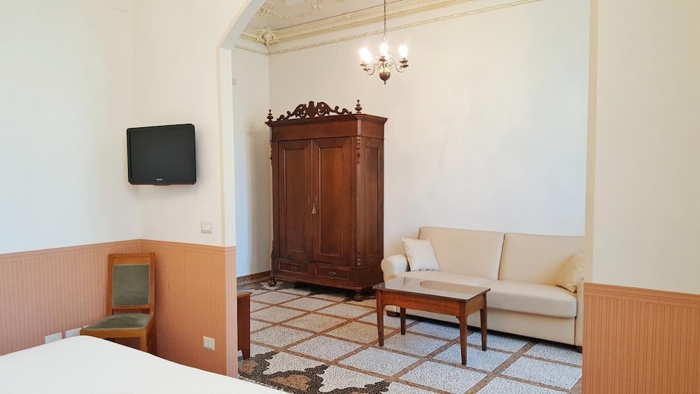 Hotel Roma E Rocca Cavour 57/82