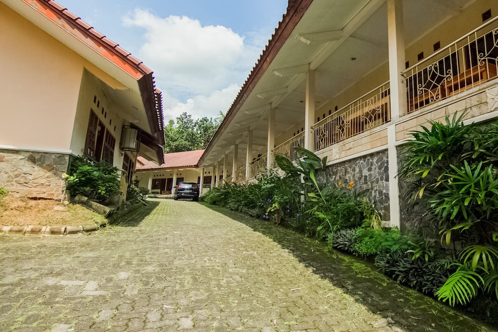 OYO 3335 Wisma Langen Werdhasih 24/28