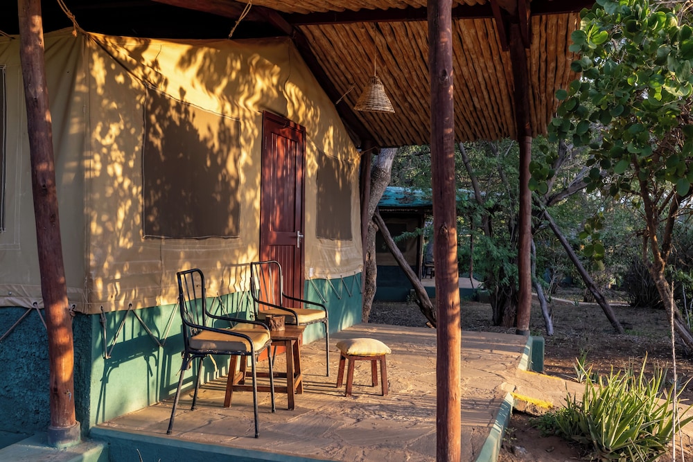 Sentrim Tsavo Lodge 25/42