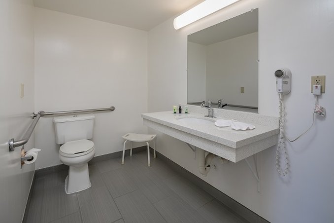 Redwood Creek Inn 24/25