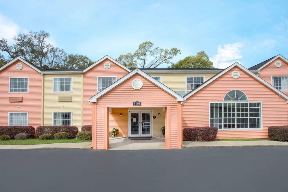Super 8 By Wyndham Pensacola 5/49