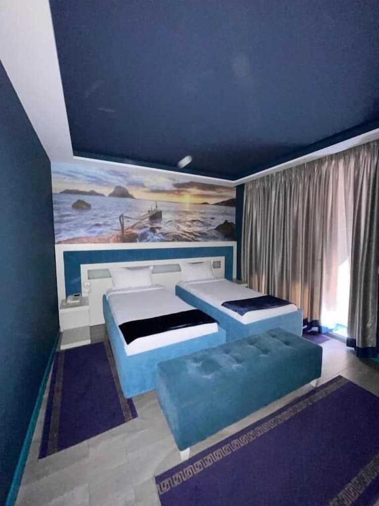 New W Hotel 44/50