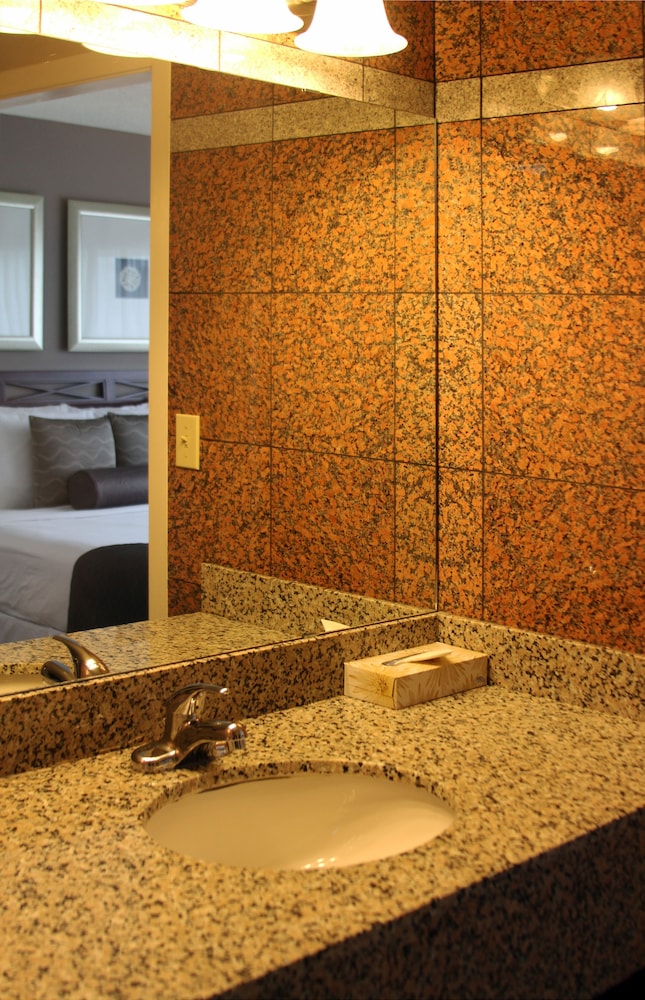 Red Lion Inn & Suites 68/69