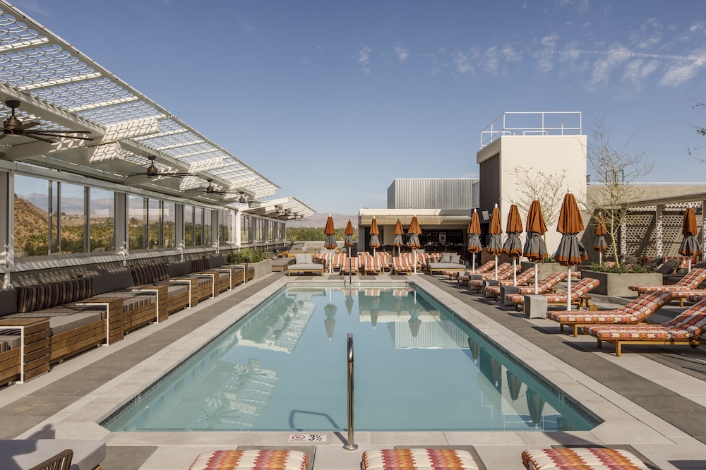 swimming pool spa
