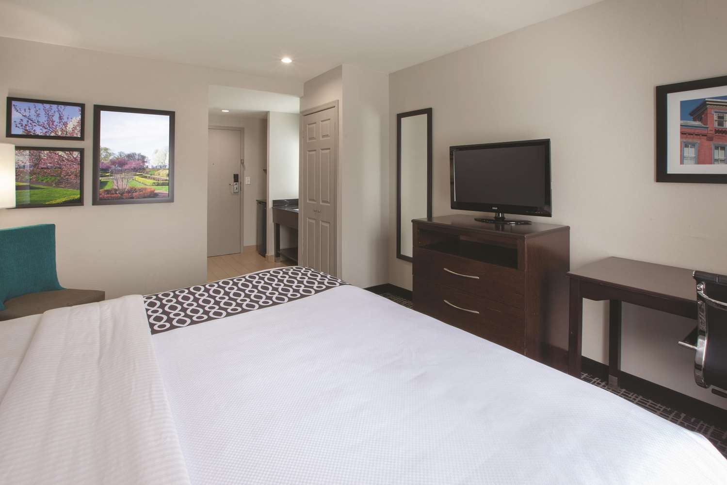 La Quinta Inn & Suites by Wyndham New Cumberland-Harrisburg 6/36