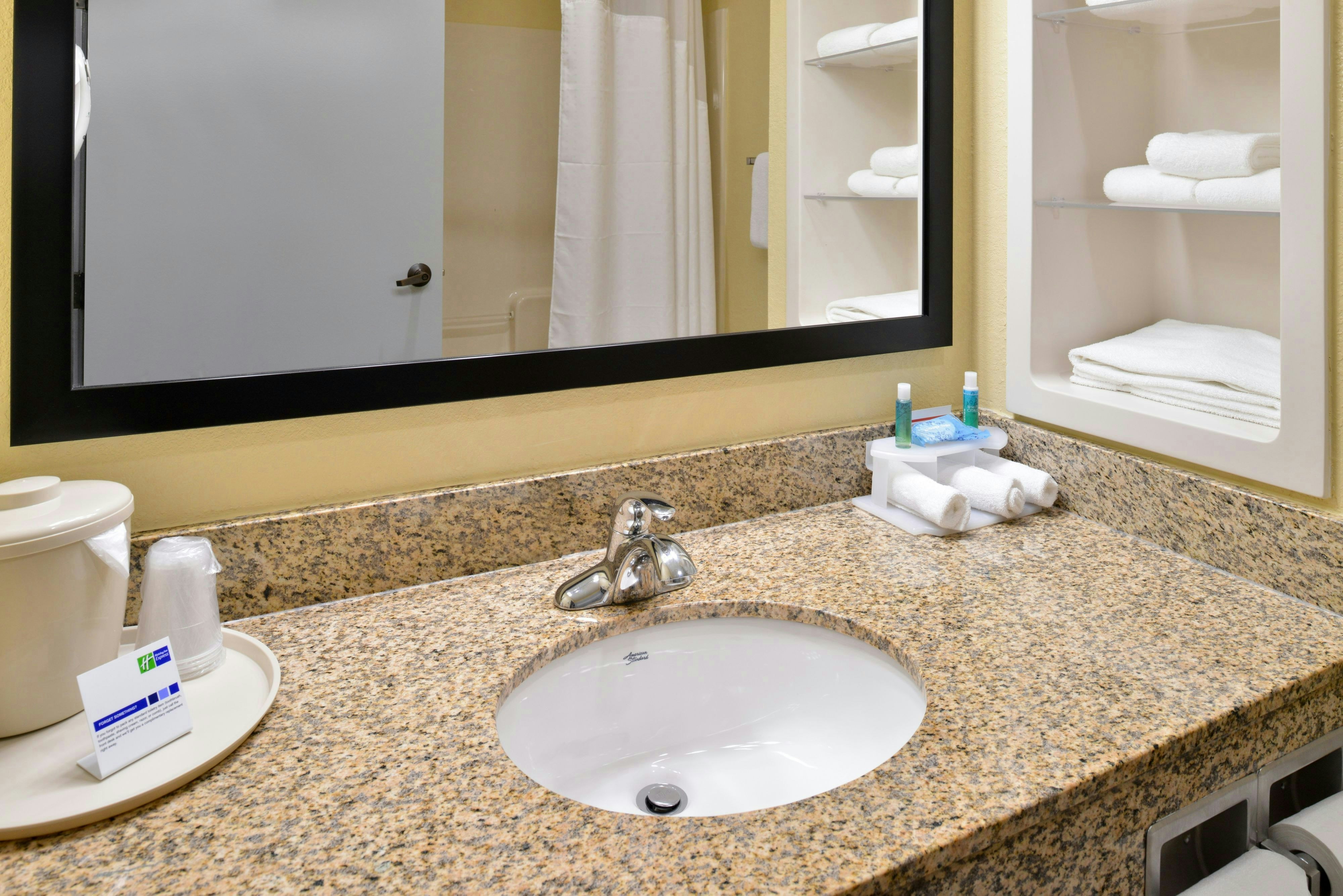 Holiday Inn Express Clanton 66/66