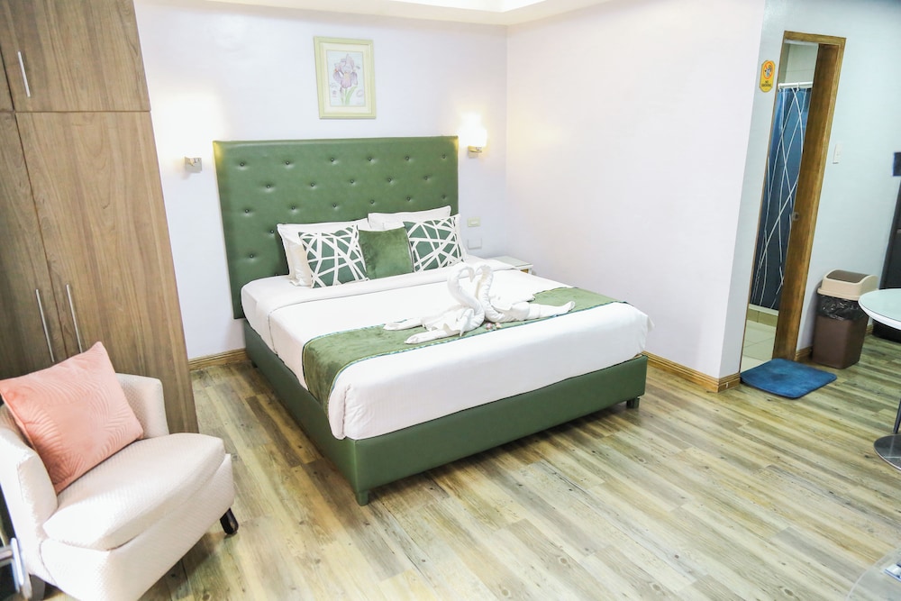 Pacific Bay Grand Suites 12/50
