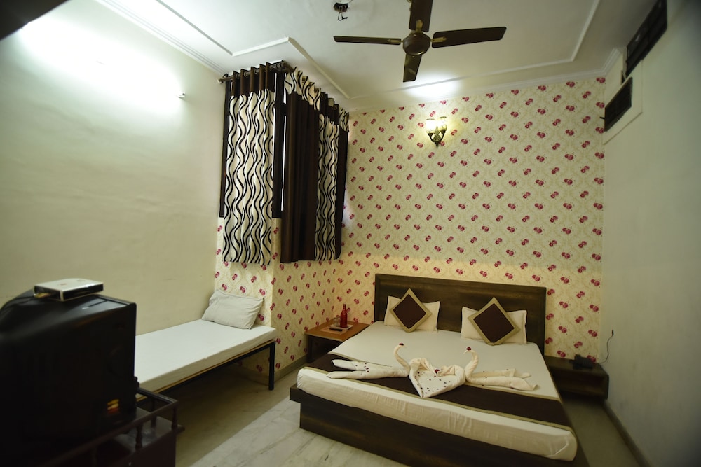 Hotel Vaishnavi 21/58