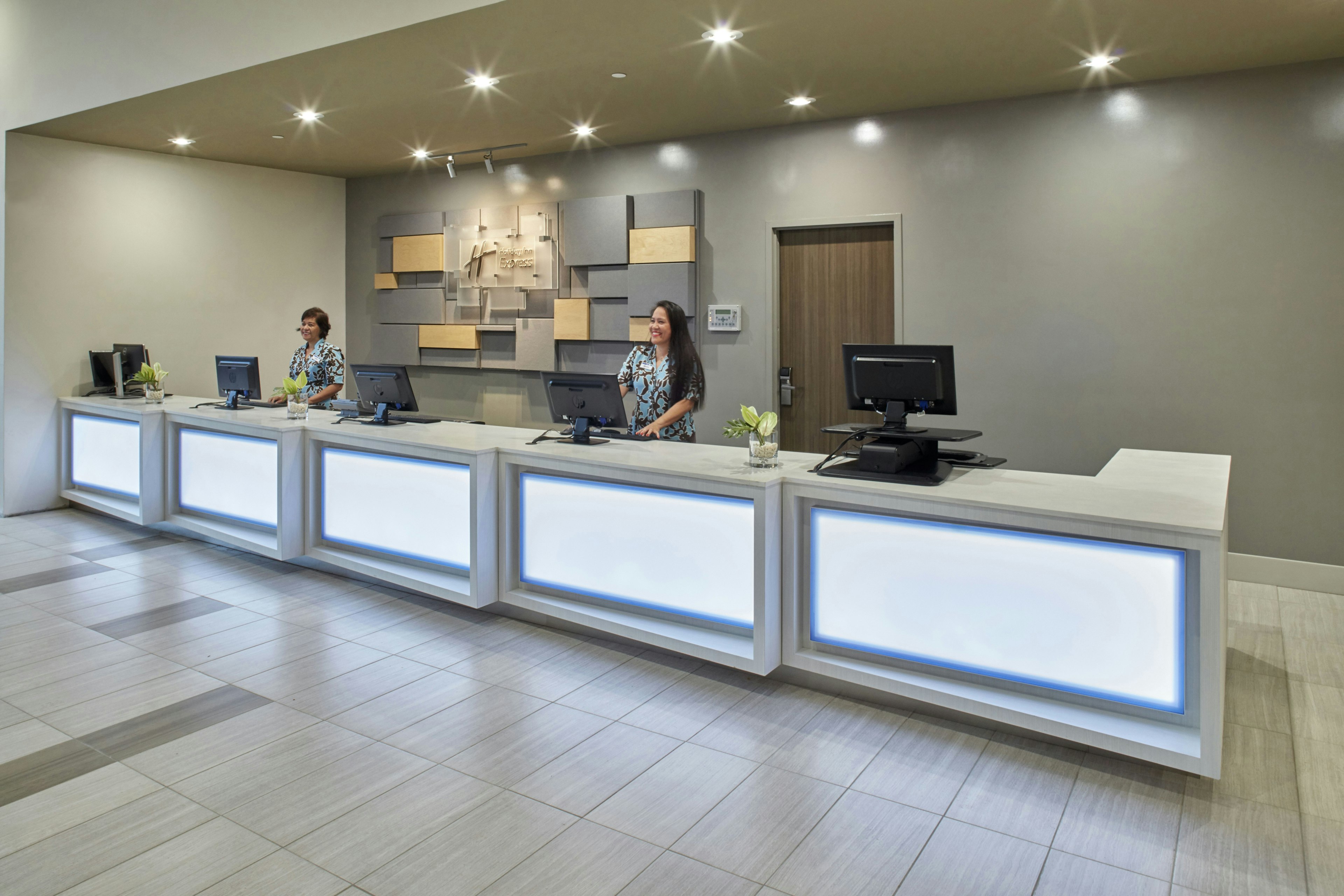 Holiday Inn Express Waikiki 14/77