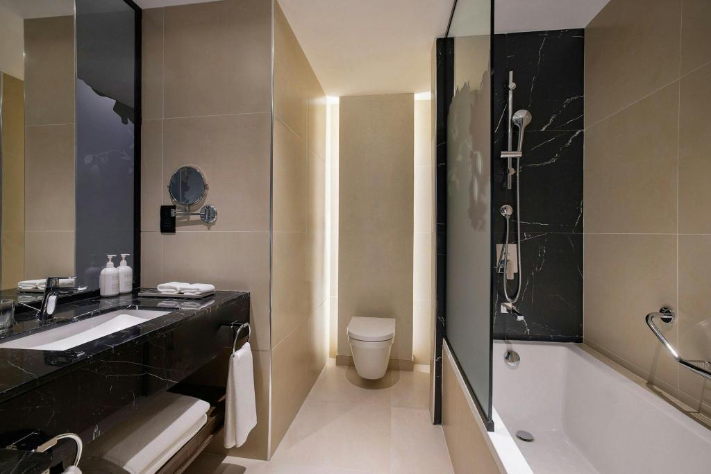 Deluxe, Family, Twin Beds, King Bed, Skyline View، Hotel Local Dubai at Jumeirah Village Triangle by the First Collection 7/8