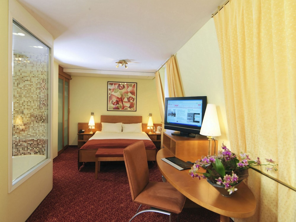 Gaia Hotel 53/75