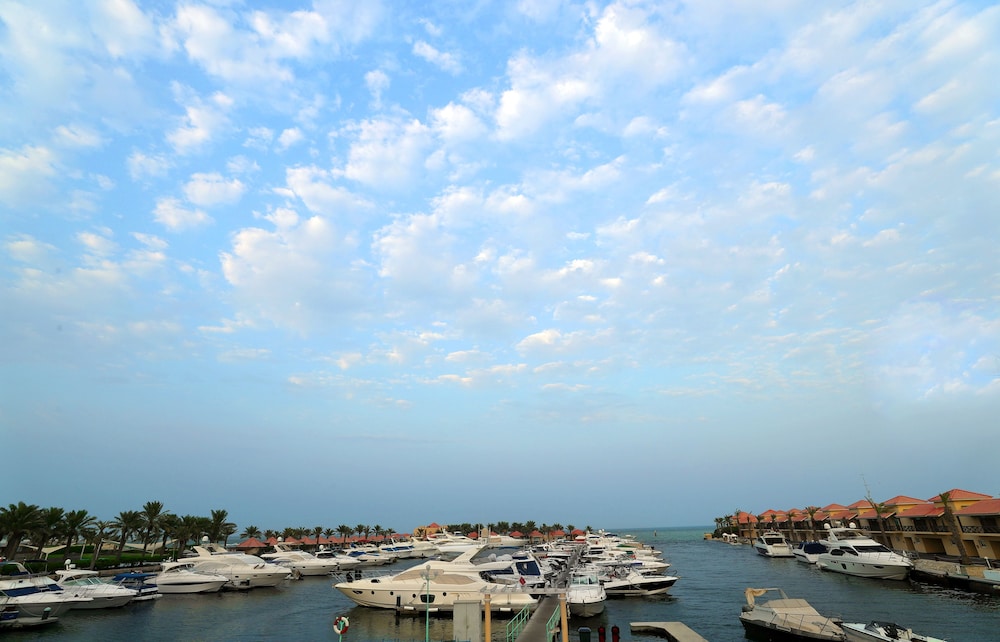 Al Bander Hotel & Resort 36/50