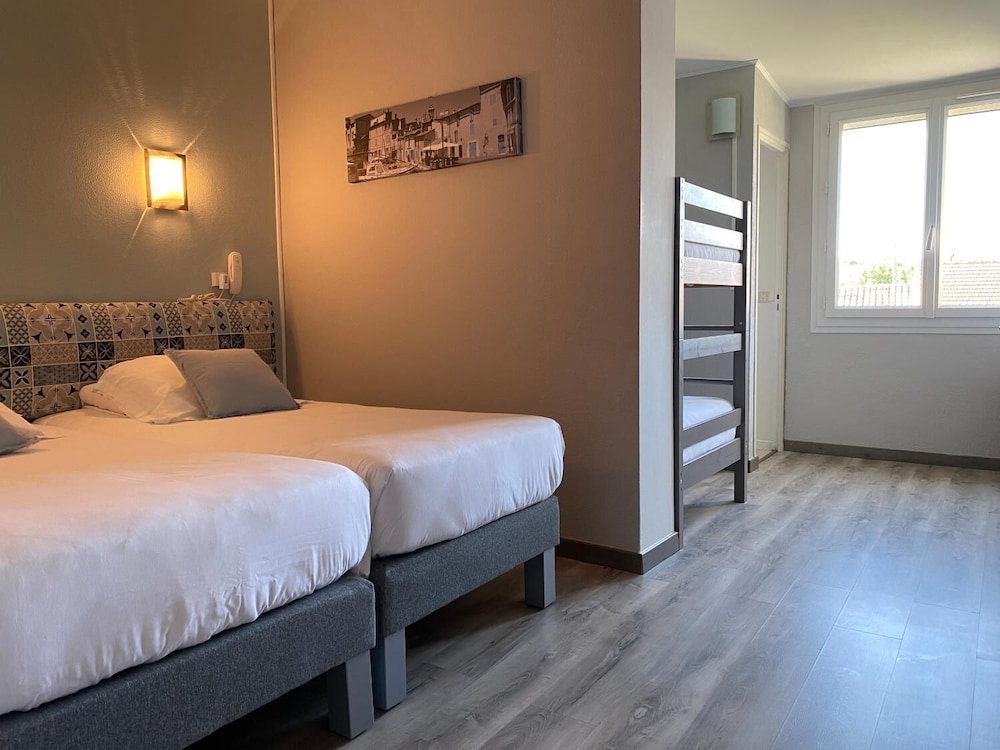 HOTEL LE CLEMENT V 30/66