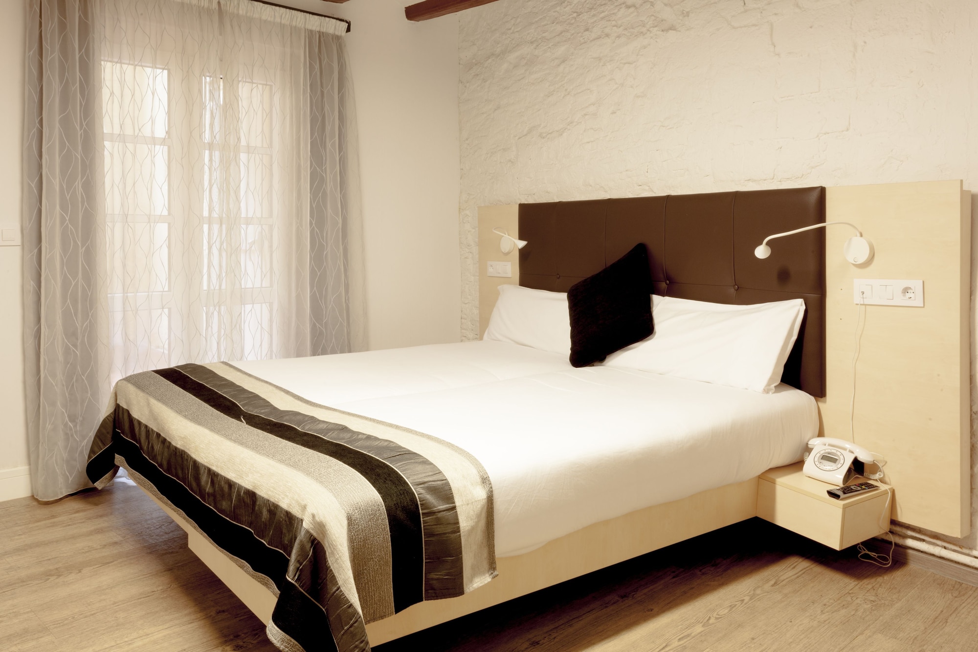SUPERIOR, DOUBLE BED
