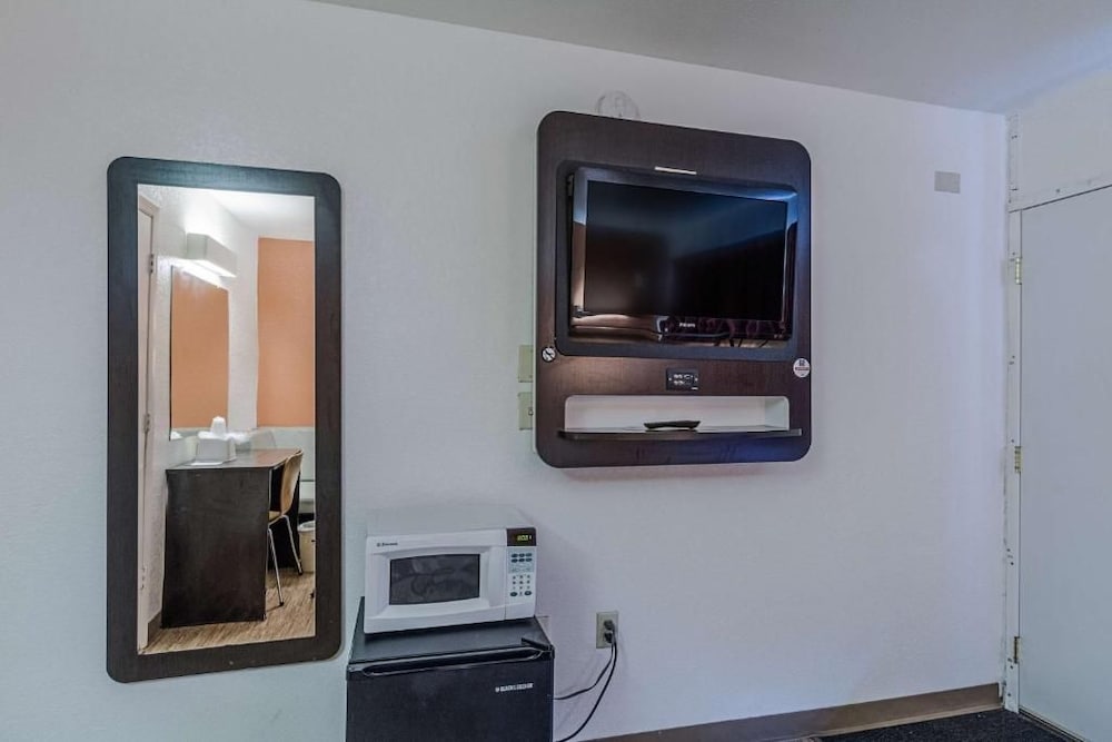 Motel6 Oshkosh, WI 39/67