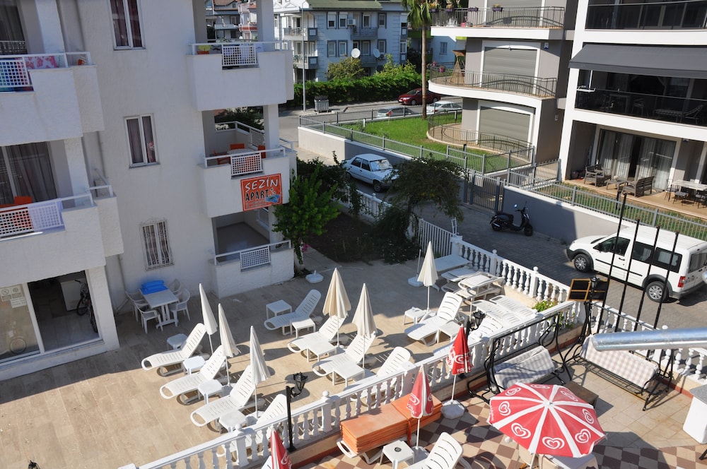 Basil's Apart Hotel 46/51