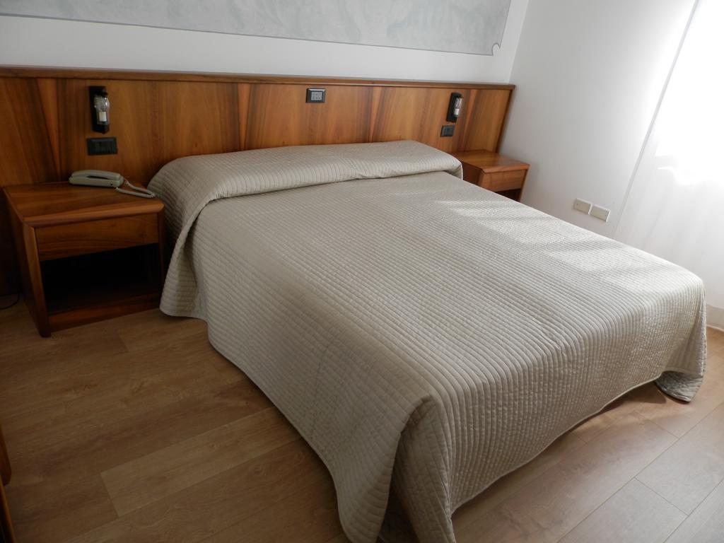 Hotel Continental Lovere 14/32