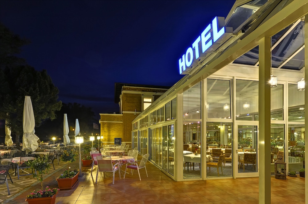 FALK SEEHOTEL PLAU AM SEE 1/50