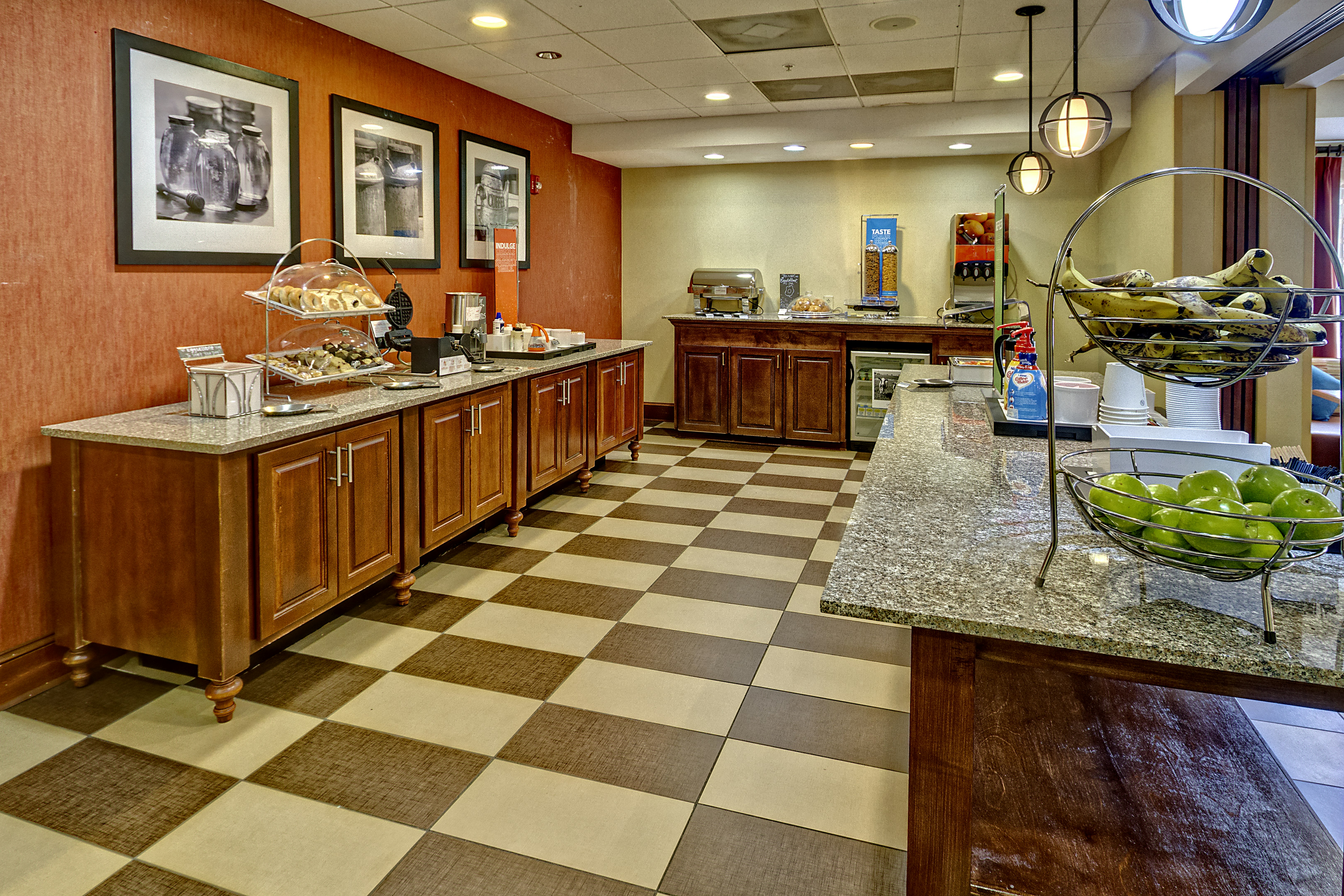 Hampton Inn Cleveland 2/35