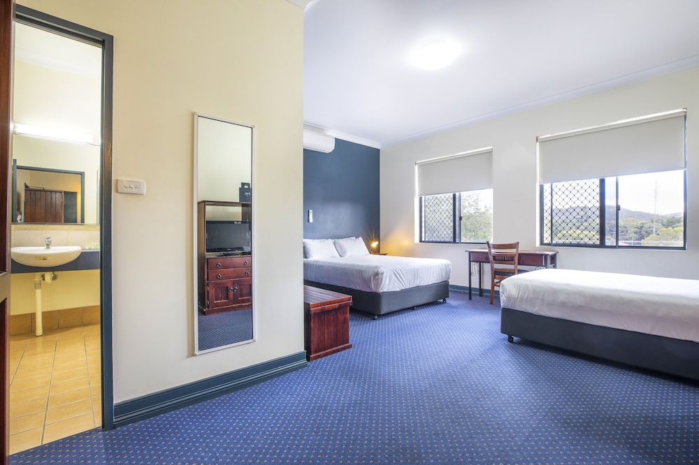 ATHERTON HOTEL 22/65