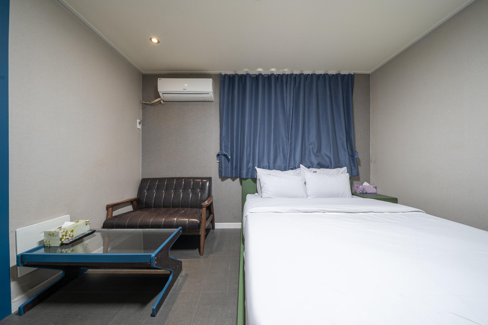 Room, Twin Beds, No Parking