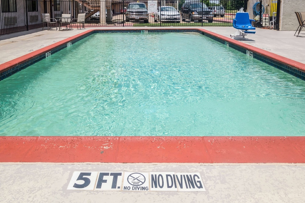 Motel6 Mesquite, TX - Rodeo - Convention Ctr 34/39
