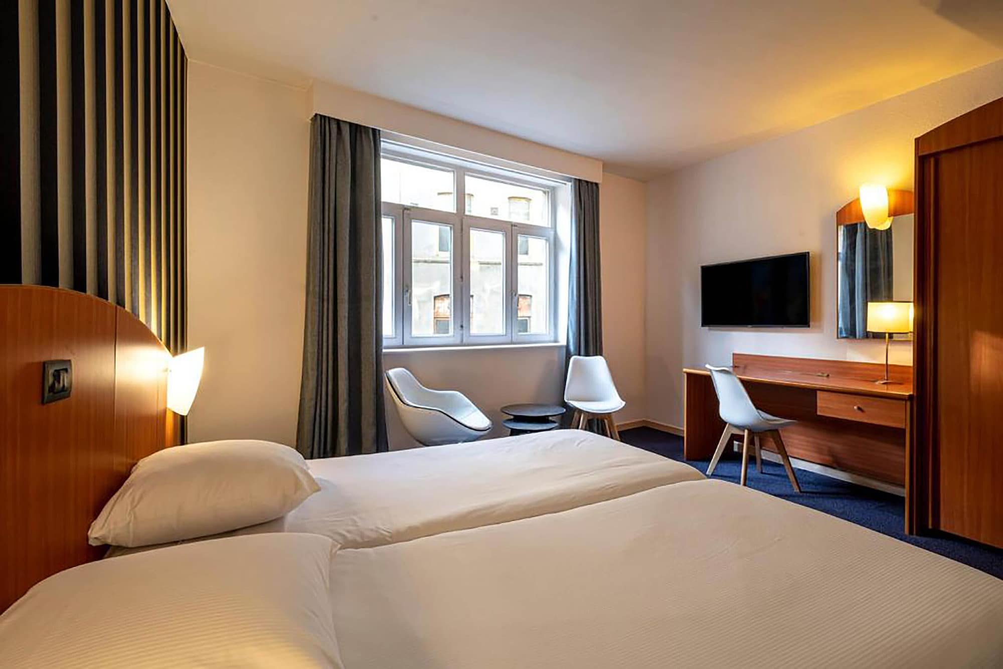 CLASSIC, QUEEN BED