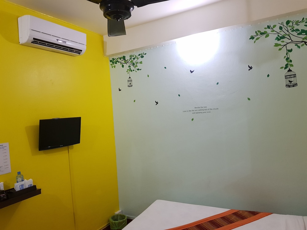Phonepaseuth Hotel 38/55