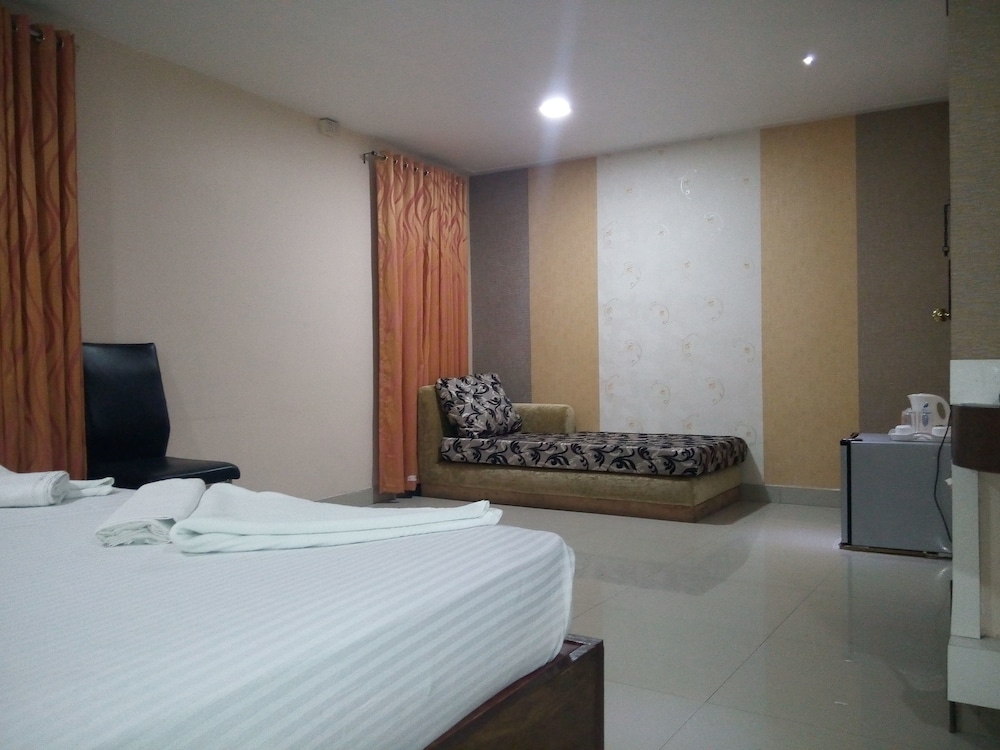 Hotel Eastern Plaza 24/52