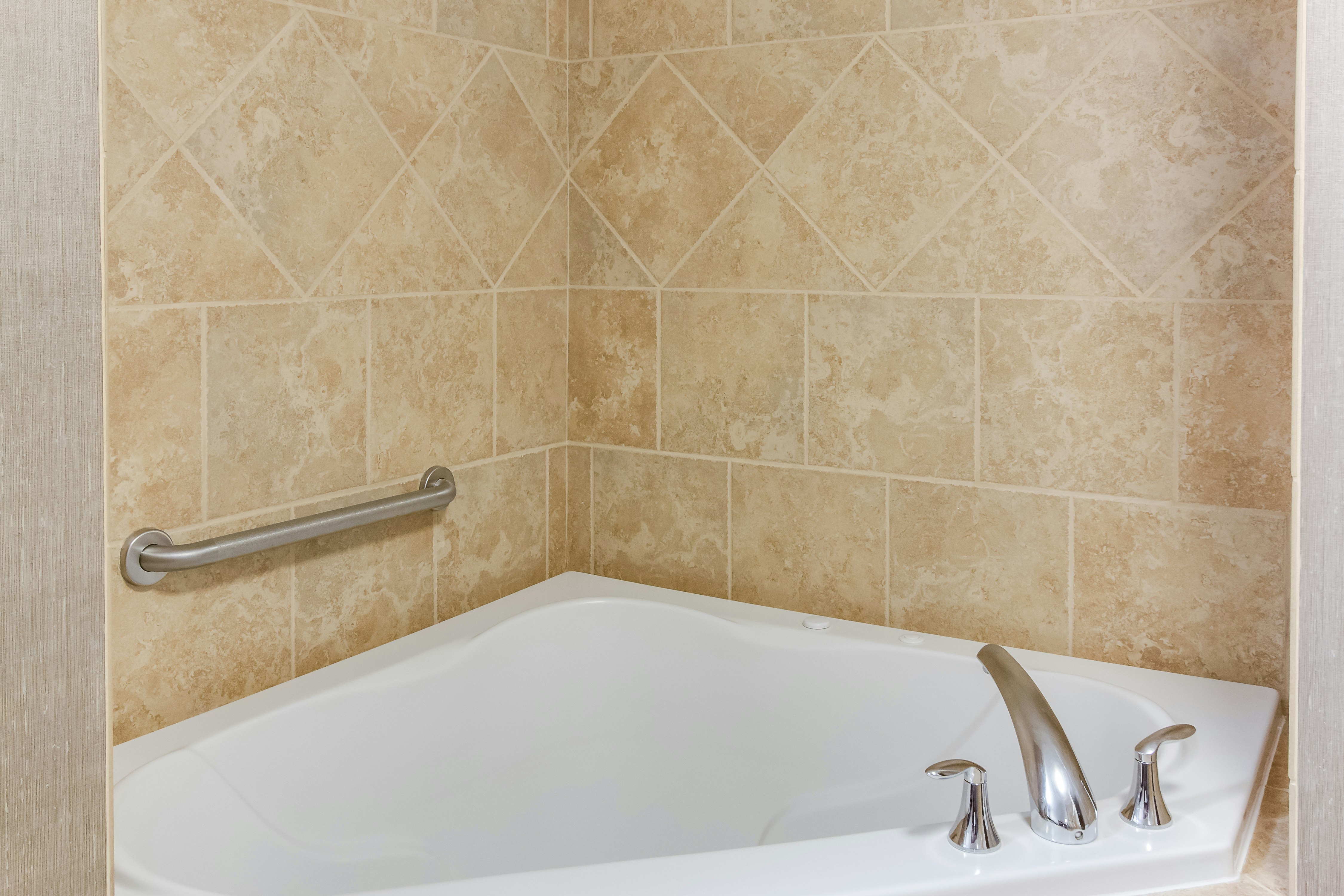 غرفة بسرير كينج بحوض جاكوزي، Hampton Inn & Suites Mt. Juliet 4/4