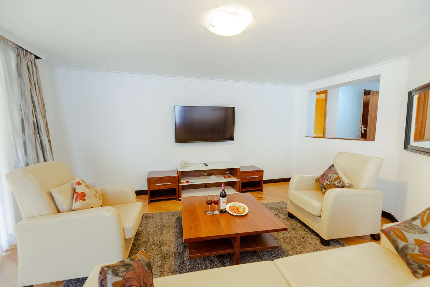 Heri Heights Hotel Apartments, SureStay Collection by BW 24/27