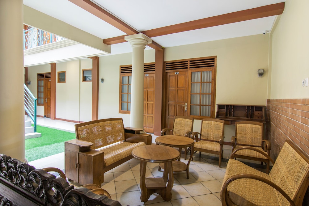 OYO 890 Dewi Fortuna Guest House 19/26