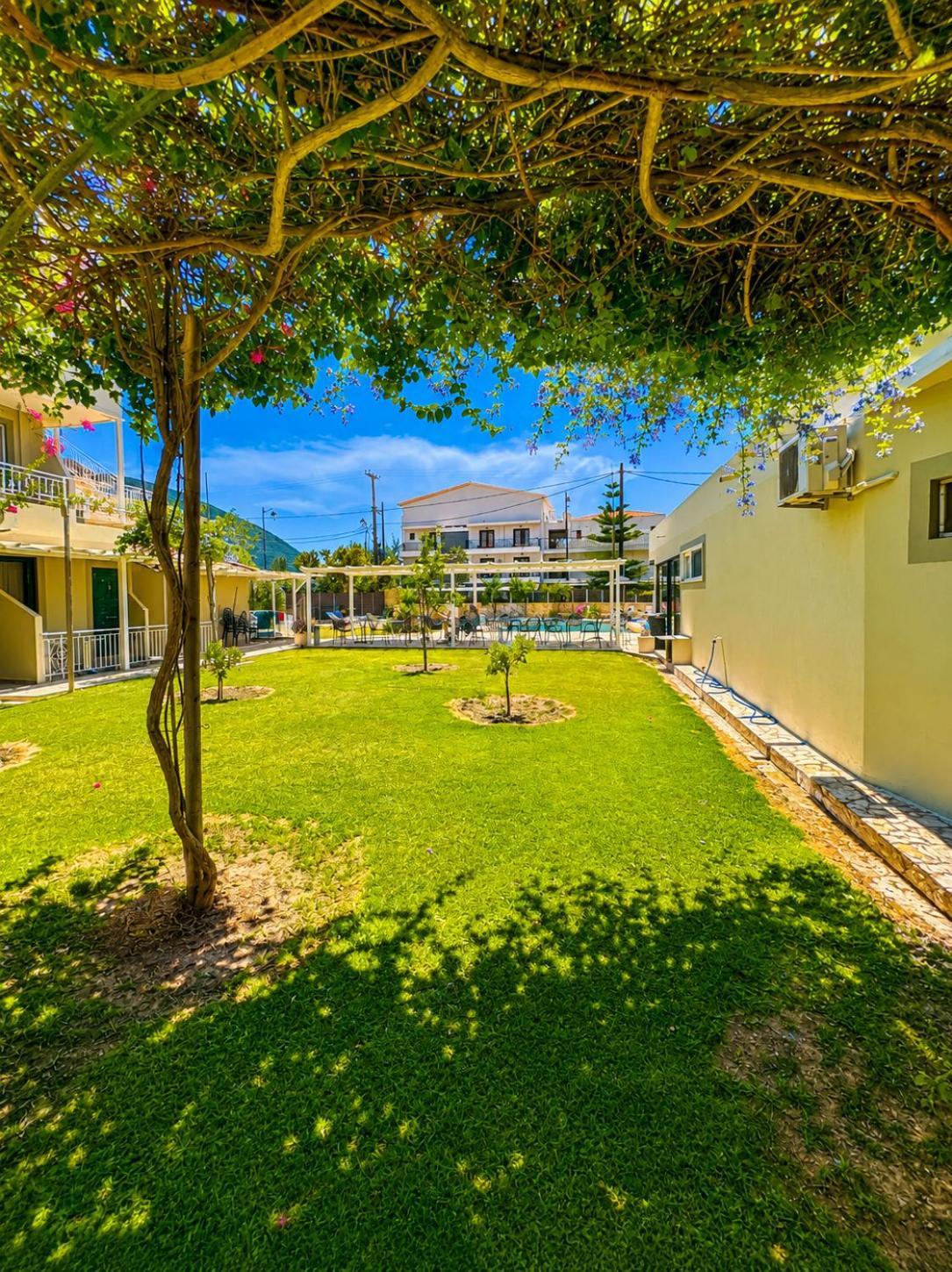 Kalias Hotel 42/51