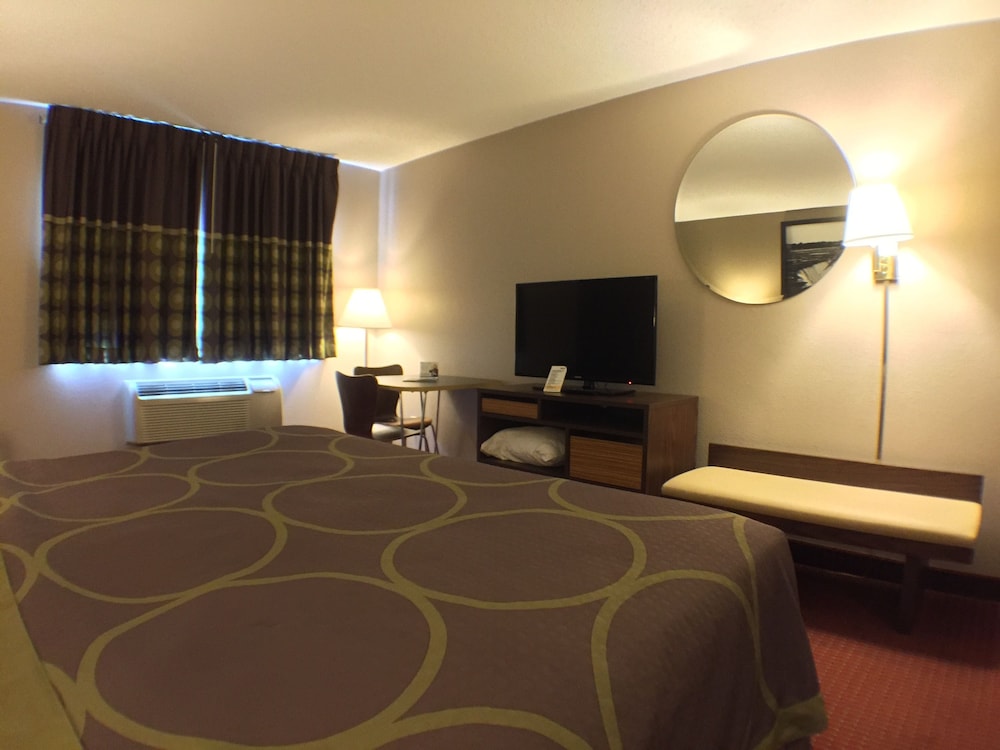 Super 8 by Wyndham Niagara Falls NY 18/25