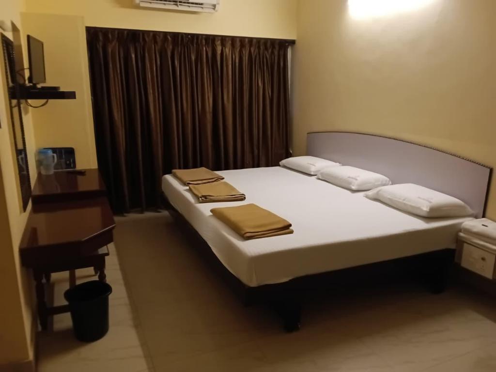 Hotel Maadhini 20/35