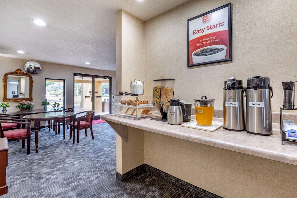 Econo Lodge Saint Stephen 27/37