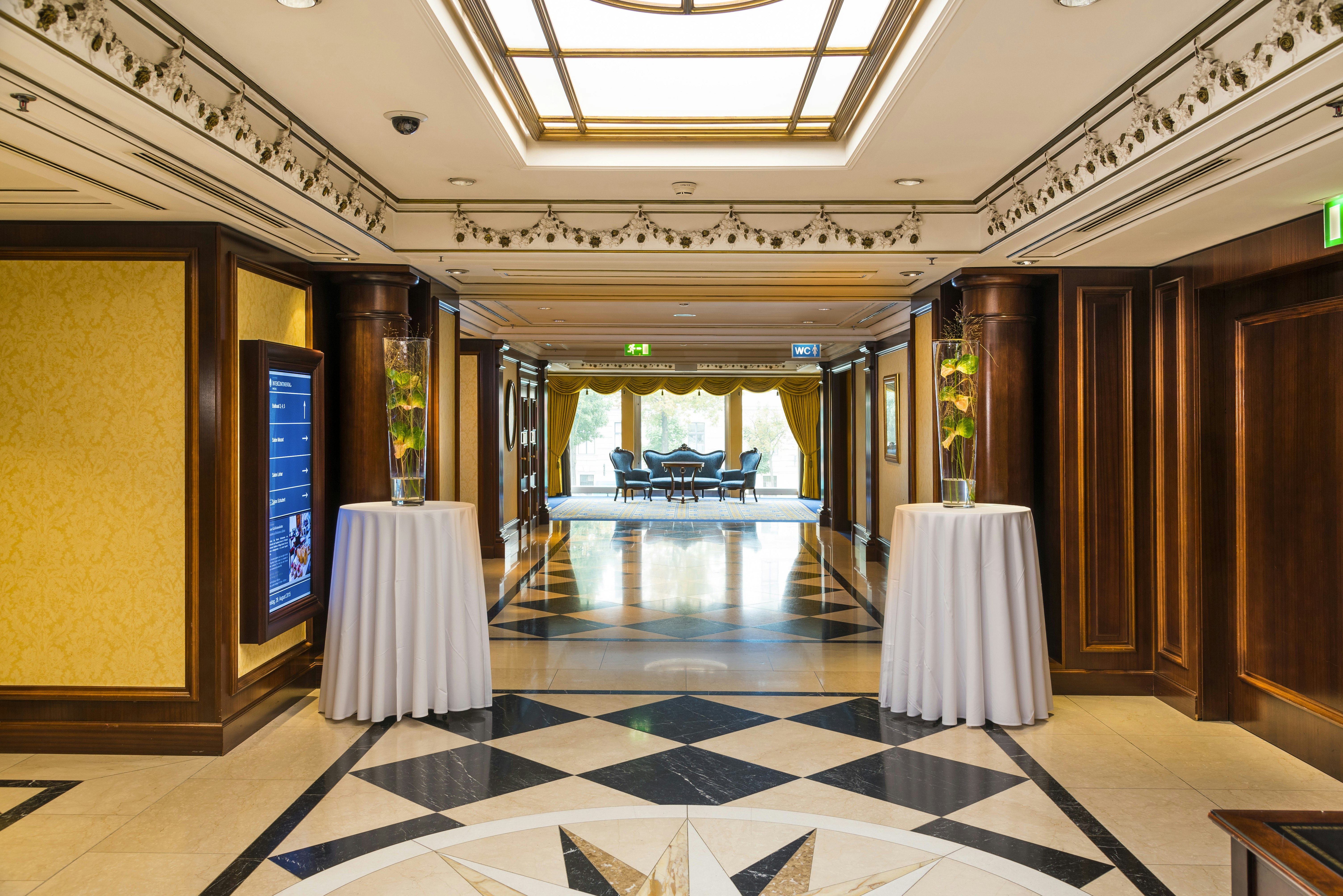 Intercontinental Vienna Hotel 11/81