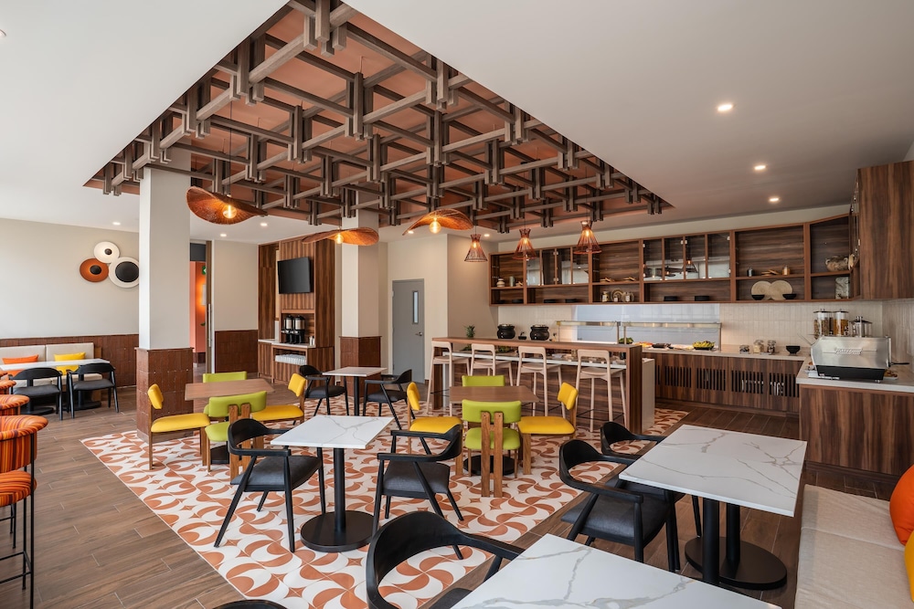Hyatt Place Merida/ Via Montejo 34/50