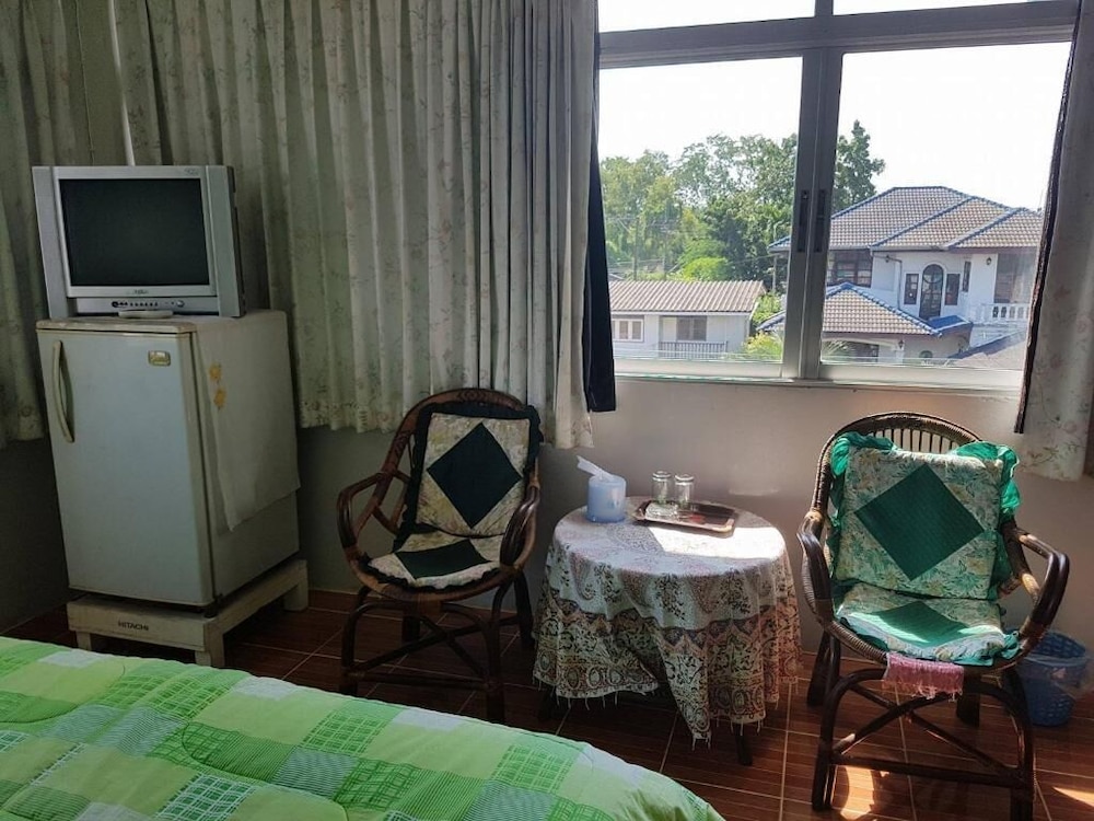 Pattha Hotel 23/27