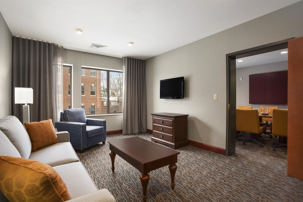 Wingate by Wyndham Sylvania/Toledo 32/56