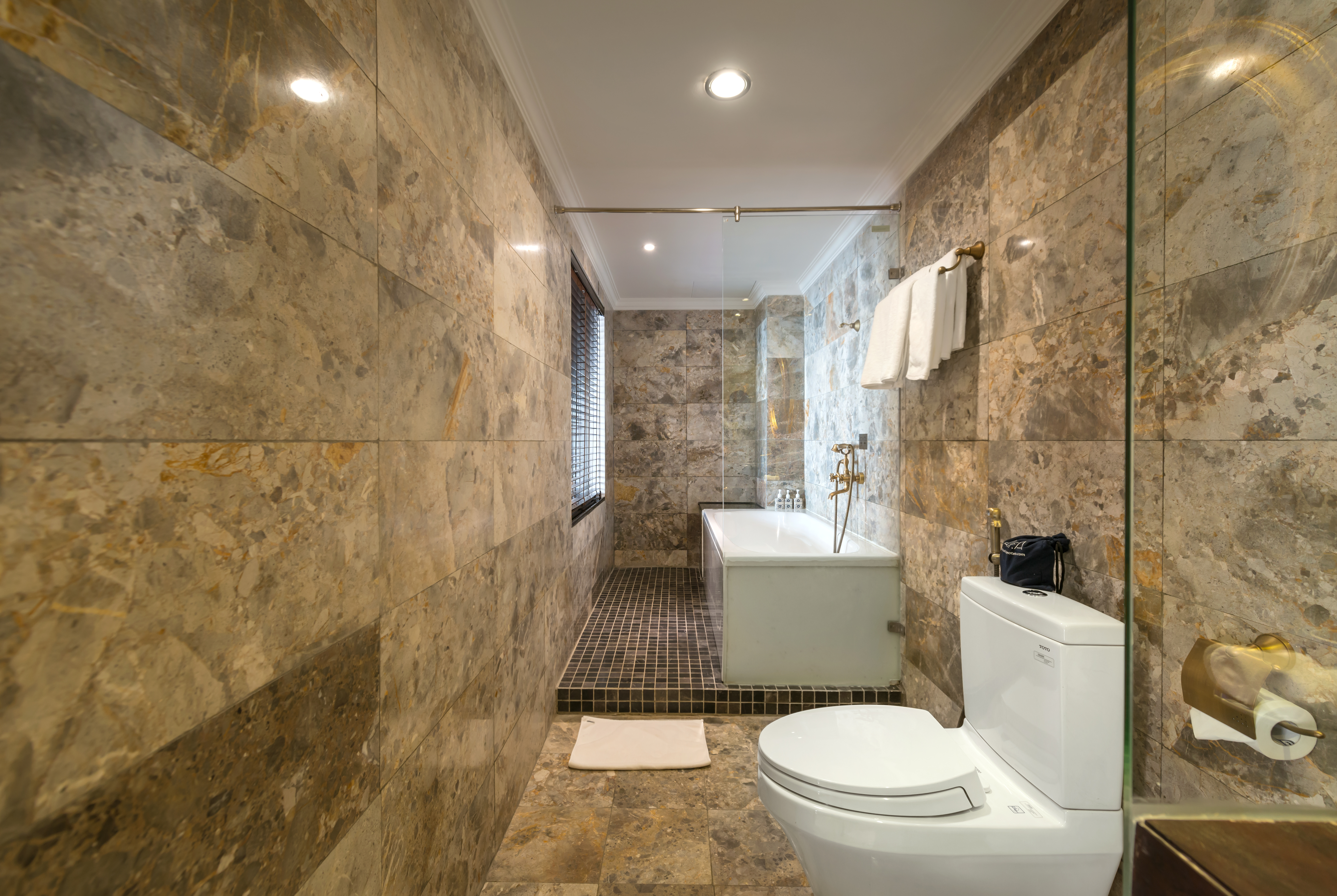 EXECUTIVE, SUITE, TERRACE